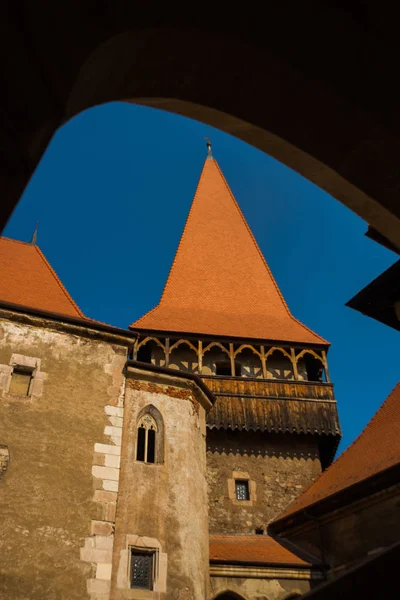 HUNEDOARA, RUMANIA: Castillo de Corvin o Castillo Hunyadi en Hunedoara — Foto de Stock