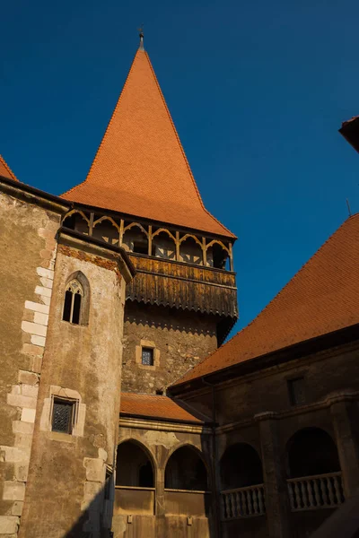 HUNEDOARA, RUMANIA: Castillo de Corvin o Castillo Hunyadi en Hunedoara — Foto de Stock