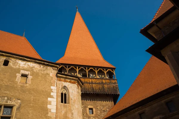 HUNEDOARA, RUMANIA: Castillo de Corvin o Castillo Hunyadi en Hunedoara — Foto de Stock