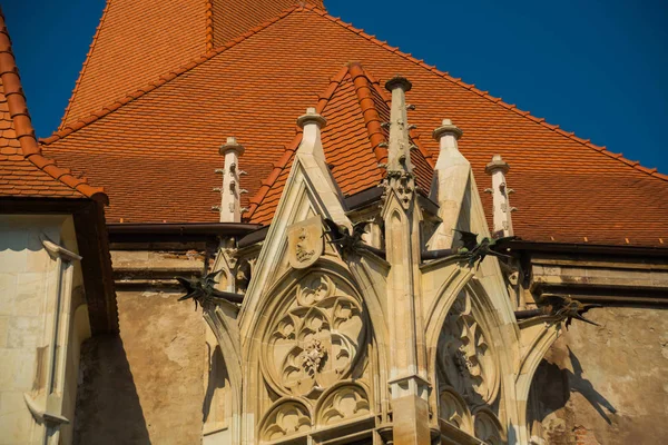 HUNEDOARA, ROMÉNIA: Castelo de Corvin ou Castelo de Hunyadi em Hunedoara — Fotografia de Stock