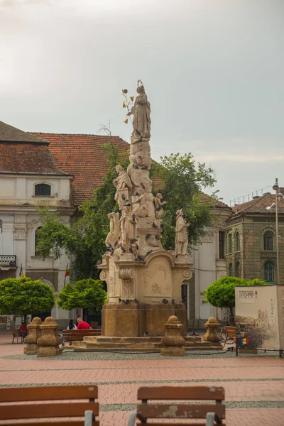 TIMISOARA, ROMÉNIA: Praça central com vistas para a cidade velha Timisoara — Fotografia de Stock