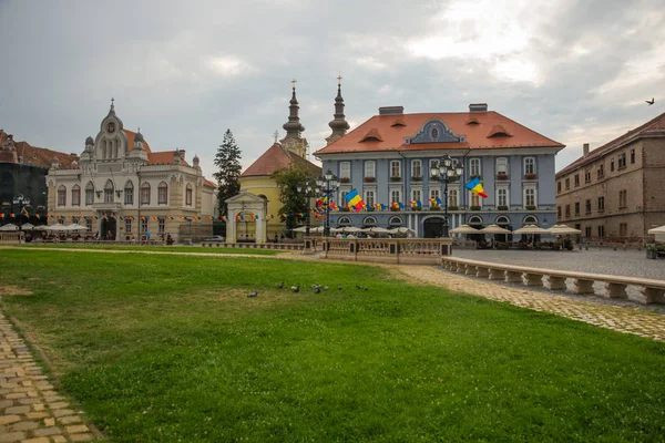 TIMISOARA, ROMANIA: Beautiful colorful old houses with sights in the old town Timisoara — Stock Photo, Image