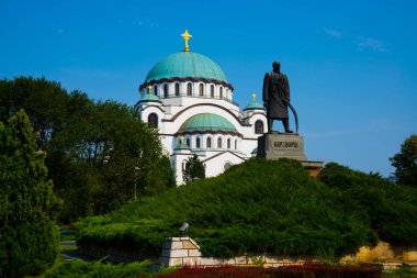 Belgrad, Sırbistan: Belgrad 'daki Saint Sava Katedrali önünde Karageorge Petrovitch anısına dikilen anıt