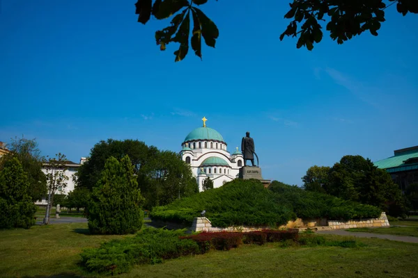 Beograd, Serbia: Monument til minne om Karageorge Petrovitch foran St. Savas katedral i Beograd – stockfoto