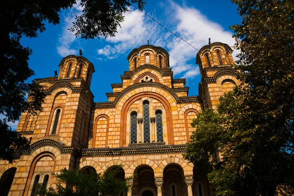Belgrade, Serbie : Eglise Saint-Marc en arrière-plan, Parc Tasmajdan — Photo