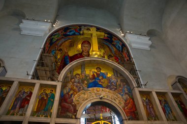 Belgrad, Sırbistan: Arka planda Ineteger St. Mark Kilisesi, Tasmajdan Park