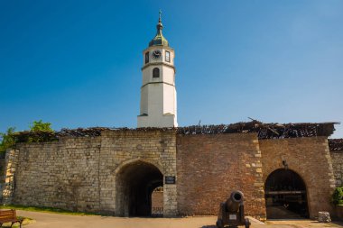 Kalemegdan, Belgrad, Sırbistan: İç Kapı. Belgrad Kalesi, Sava Nehri ve Tuna Nehri 'nin birleştiği yerdeki eski kale ve Kalemegdan Parkı' ndan oluşuyor..
