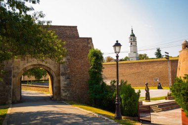 Kalemegdan, Belgrad, Sırbistan: İç Kapı. Belgrad Kalesi, Sava Nehri ve Tuna Nehri 'nin birleştiği yerdeki eski kale ve Kalemegdan Parkı' ndan oluşuyor..