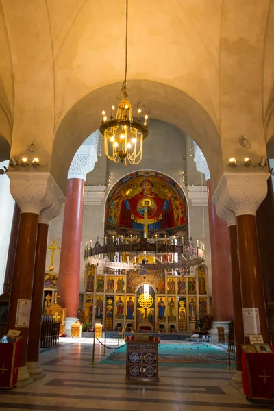 Belgrado, Sérvia: Igreja Ineteger de São Marcos em segundo plano, Tasmajdan Park — Fotografia de Stock