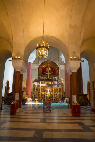 Belgrád, Szerbia: Ineteger Szent Márk templom a háttérben, Tasmajdan Park — Stock Fotó