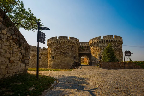 Belgrade, Serbia: Gate and bridge, Kalemegdan fortress in Belgrade — 스톡 사진