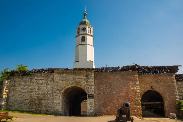 Kalemegdan, Belgrado, Serbia: Inner Gate. Fortaleza de Belgrado consiste en la antigua ciudadela y Parque Kalemegdan en la confluencia del río Sava y el Danubio . — Foto de Stock