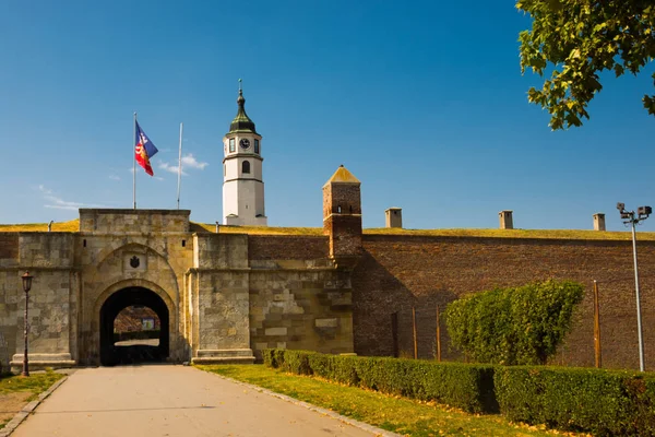 Kalemegdan, Belgrado, Sérvia: Inner Gate. Fortaleza de Belgrado consiste na antiga cidadela e Parque Kalemegdan na confluência do rio Sava e Danúbio . — Fotografia de Stock