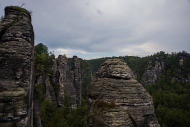 Sakson İsviçre, Almanya 'daki Bastei kayalıklarında çok güzel.