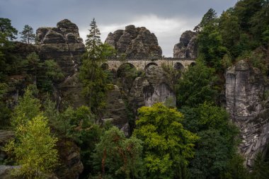 Bastei, Almanya: Sakson İsviçre 'nin Elbe Kum Taşı Dağlarındaki Bastei Köprüsü