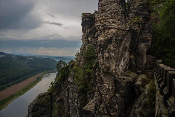 Parque Nacional Sajón Suiza, Alemania: Vista desde el mirador de Bastei — Foto de Stock