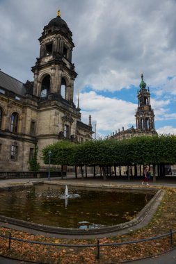 Dresden, Almanya: Güzel tarihi Dresden Saksonya kasabası. Şehir merkezindeki ünlü turistik mekanın manzarası