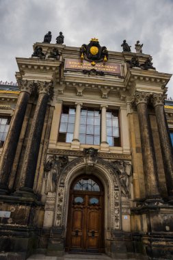 Dresden, Almanya: Güzel tarihi Dresden Saksonya kasabası. Şehir merkezindeki ünlü turistik mekanın manzarası