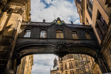 Dresden, Almanya: Güzel tarihi Dresden Saksonya kasabası. Şehir merkezindeki ünlü turistik mekanın manzarası