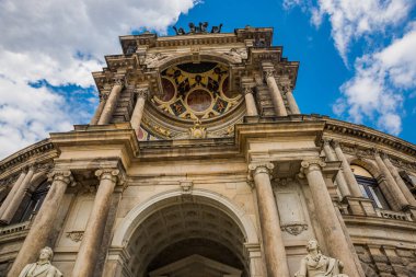 Dresden, Saksonya 'daki Semper Opera Evi' nin manzarası,