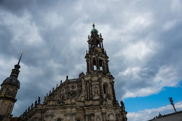 DRESDEN, GERMANY : Cathedral of the Holy Trinity in Dresden, Katholische Hofkirche — Stock Photo, Image