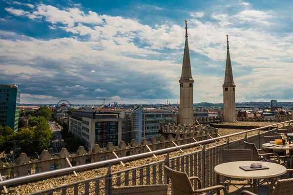 Dresden, deutschland: das yenidze-gebäude in dresden, yenidze ist der name eines ehemaligen zigarettenfabrikgebäudes, das gestalterische elemente von moscheen entlehnt. — Stockfoto