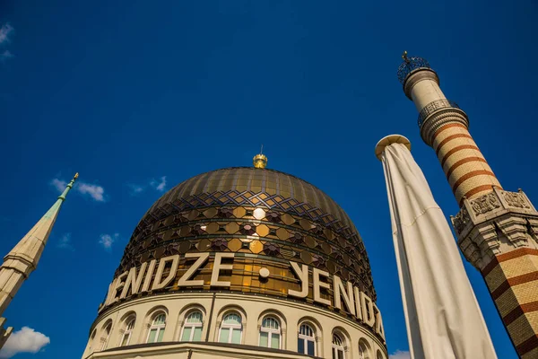 Drezno, Niemcy: Budynek Yenidze w Dreźnie, Yenidze to nazwa dawnego budynku fabryki papierosów, który pożycza elementy projektowe meczetów. — Zdjęcie stockowe