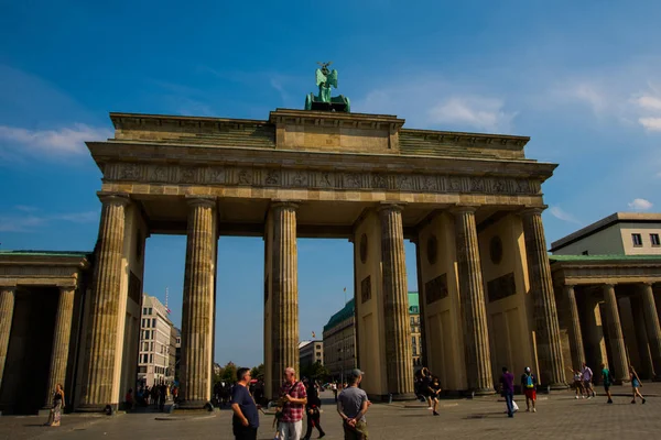 베를린의 유명한 브란덴부르크 문. 독일 — 스톡 사진