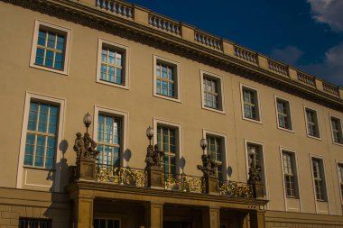 Berlin, Almanya: Başkent Almanya 'da şehir merkezinde evleri olan cadde.
