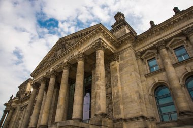 Berlin, Almanya: Berlin 'deki Reichstag binası. Frizbiye olan adanmışlık, Alman halkına.