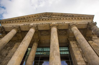 Berlin, Almanya: Berlin 'deki Reichstag binası. Frizbiye olan adanmışlık, Alman halkına.