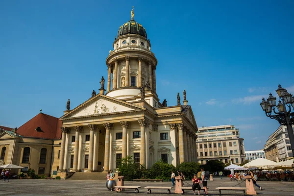 독일 베를린 : gendarmenmarkt square with Berlin concert hall and German cathedral Mitte district, Germany — 스톡 사진