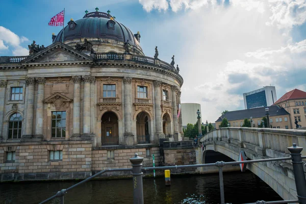 Berlim, Alemanha: O Museu Bode na ilha do museu no distrito de Mitte, em Berlim . — Fotografia de Stock