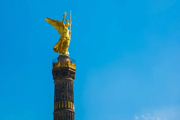 Goldelse, Statua di Santa Vittoria sulla Colonna della Vittoria, Tiergarten, Berlino, Germania — Foto Stock