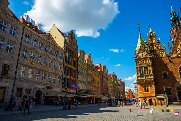 WROCLAW, POLONIA: L'edificio del municipio sulla Piazza del Mercato nel centro storico — Foto Stock