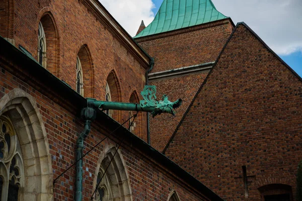 Wroclaw, Polen: Vacker byggnad i den historiska stadskärnan i gamla stan. — Stockfoto