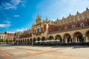 Krakow, Polonya: Krakow, Polonya 'daki giyim salonu. Eski Şehir 'deki ana pazar meydanının merkezi özelliğidir..