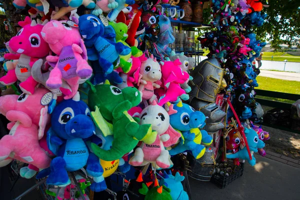 KRAKOW, POLAND: Souvenir toy dragons. Wawelsky dragon is a symbol of Krakow — Stock Photo, Image