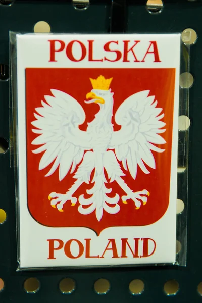 Cracóvia Polônia: Uma barraca vendendo lembranças no mercado local em Cracóvia — Fotografia de Stock