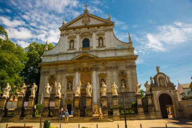 Krakow, Polonya: Krakow 'daki Aziz Peter ve Paul Kilisesi' nde havariler heykeli