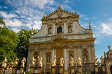 Krakow, Polonya: Krakow 'daki Aziz Peter ve Paul Kilisesi' nde havariler heykeli