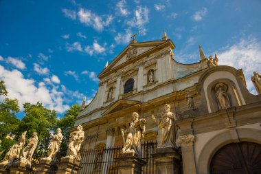Krakow, Polonya: Krakow 'daki Aziz Peter ve Paul Kilisesi' nde havariler heykeli