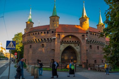 Krakow, Polonya: Krakow Barbican - Polonya şehir duvarlarında ortaçağ tahkimatı