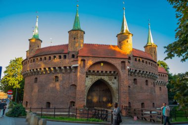 Krakow, Polonya: Krakow Barbican - Polonya şehir duvarlarında ortaçağ tahkimatı