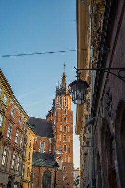 Krakow, Polonya: St. Mary Bazilikası. Krakow 'un tarihi merkezinde güzel bir kilise, Ana Pazar Meydanı, Rynek Glowny