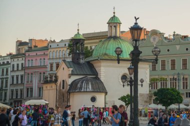 Krakow, Polonya: Krakow 'un tarihi merkezinde güzel binalar, Pazar Meydanı, Rynek Glowny