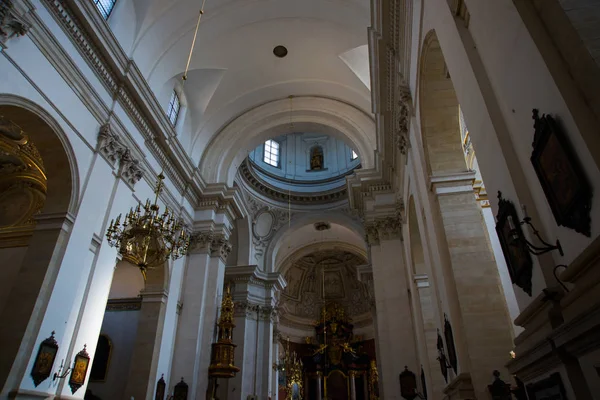 KRAKOW, POLÓNIA: Igreja Interior dos Santos Pedro e Paulo em Cracóvia — Fotografia de Stock