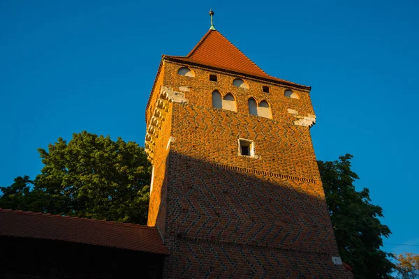 Krakow, Poland: Ancient Fortress tower and wall in the old part of the city. — Stock Photo, Image