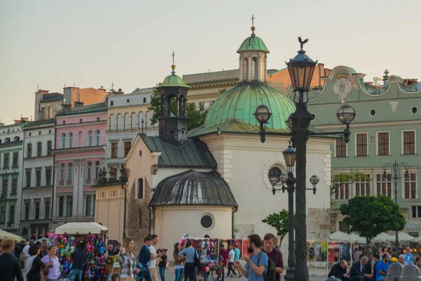 Krakow, Poland: Beautiful buildings in the historical center of Krakow, Market Square, Rynek Glowny — Stock Photo, Image