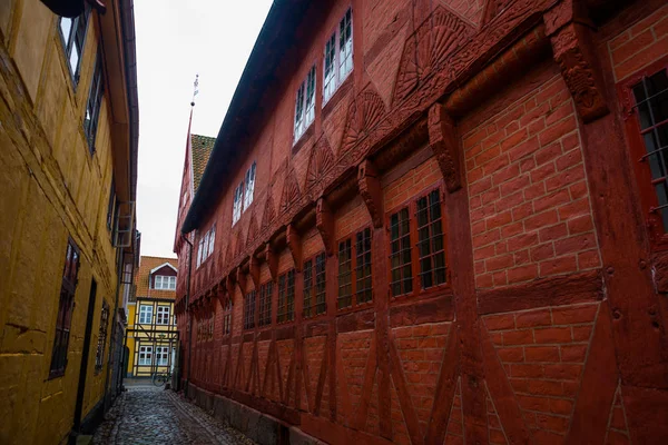 Odense, Dania: Stare domy na brukowanych ulicach w Odense, mieście Hansa Christiana Andersena — Zdjęcie stockowe